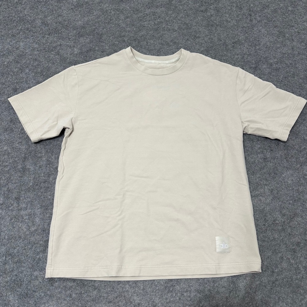 Alo Yoga T-Shirt Mens Large Beige Crew Neck Short Sleeve Logo Patch Activewear